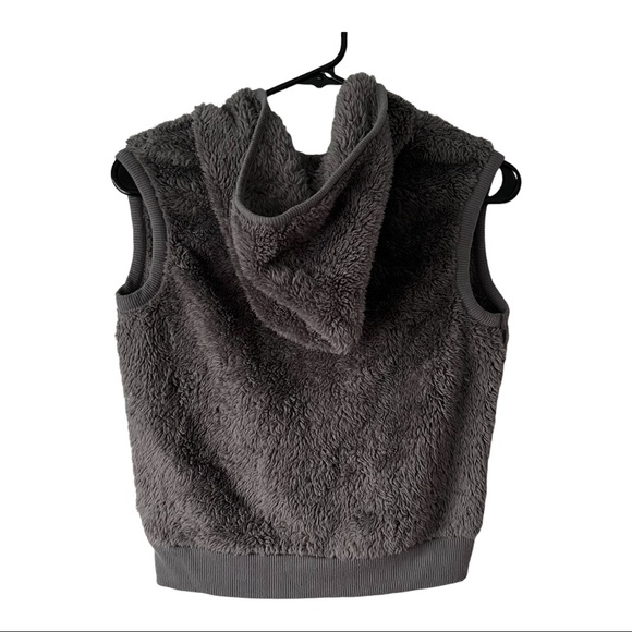 GREY FUR FLUFFY WARM HOODIE VEST FOR KIDS. - Picture 2 of 5